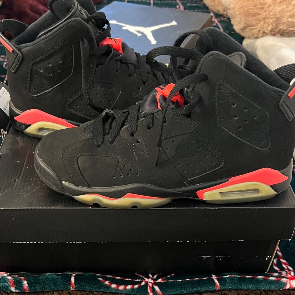 Jordan 6 Retro
Infrared Black (2014) 5Y